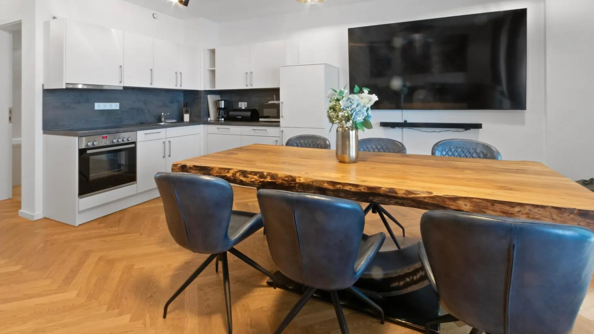 Luxuriose 3-Zi-Wohnung Im Zentrum, Grosser Balkon Δρέσδη